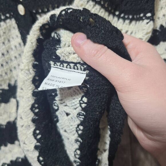 Solitaire Beige and Black Semi Cropped Boxy Knit Top - Picture 5 of 5